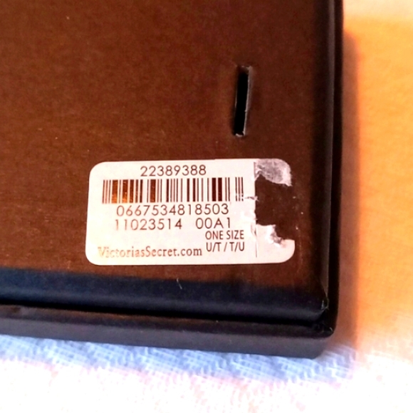 REDUCED!Victoria's Secret Ladies Toggle Close Bracelet -New in Box Gold Tone - Picture 6 of 7